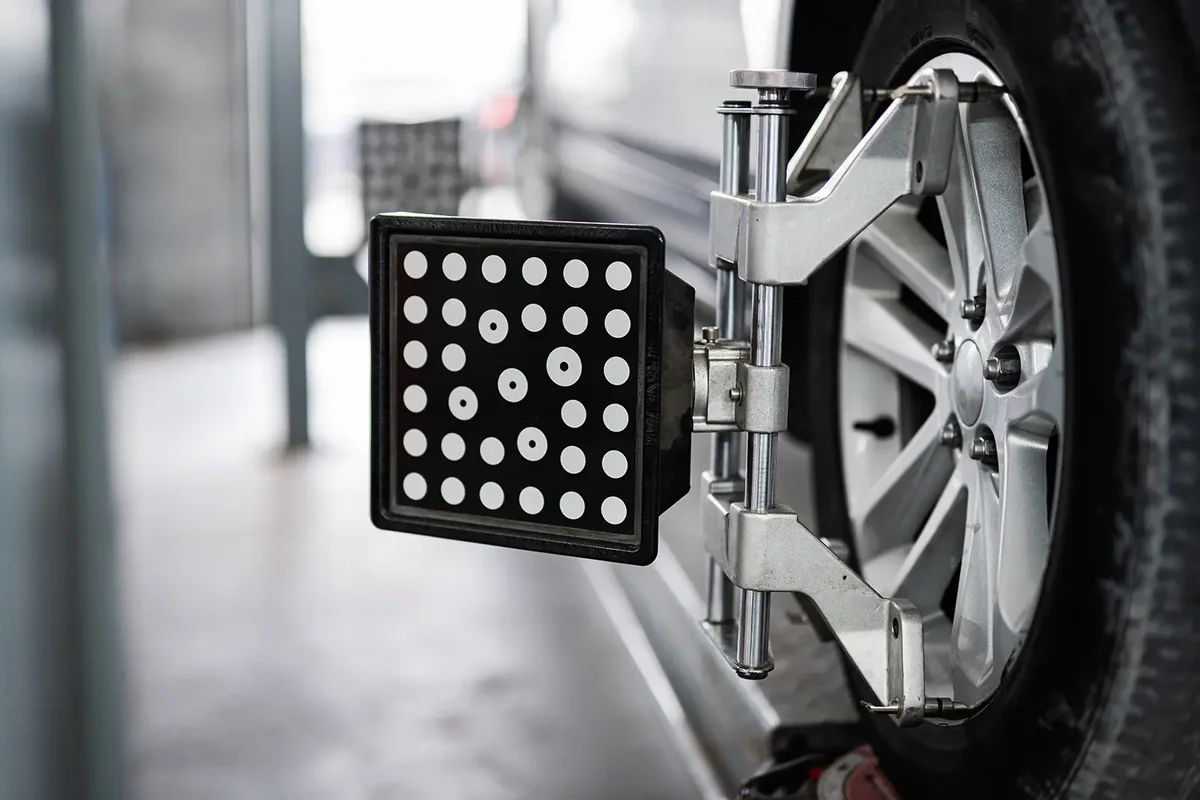 Computer wheel alignment service